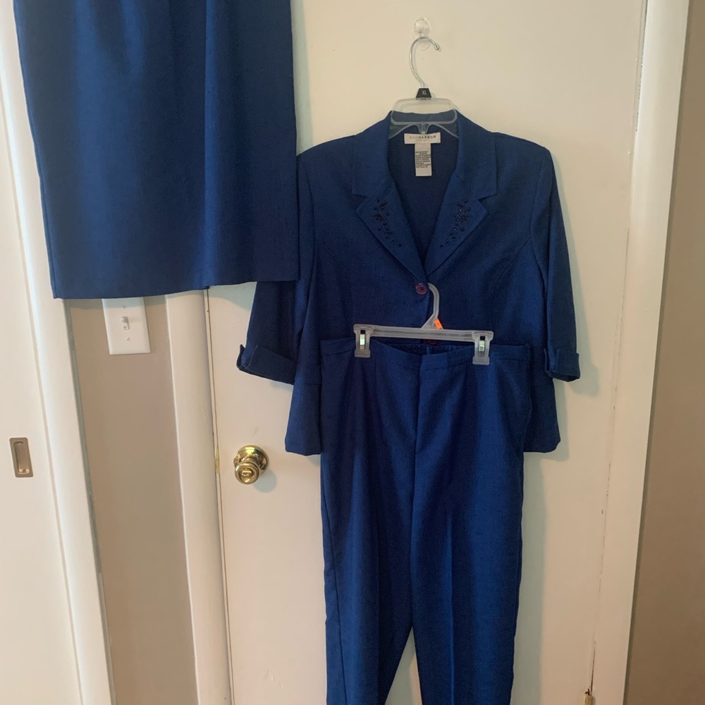 Elegant Blue Women's 3 piece suit